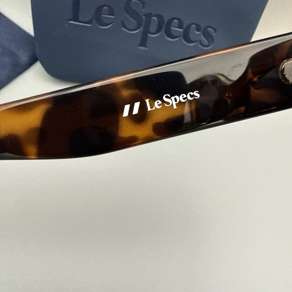 Le Specs le specs